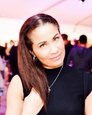 Headshot of Stacey Davis