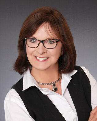Headshot of Suzanne Warren
