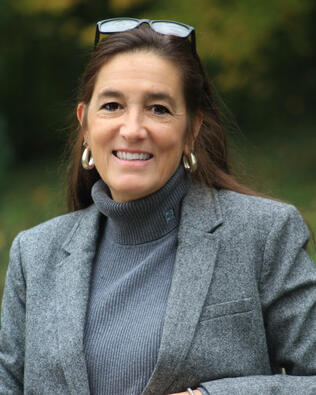 Headshot of Beth Kayfus