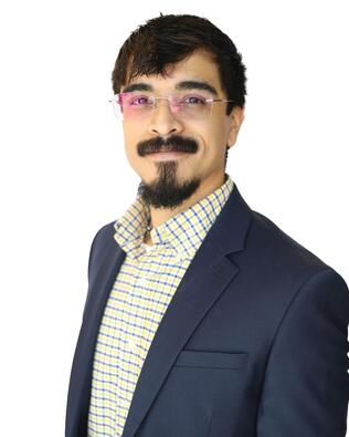 Headshot of Victor Torres