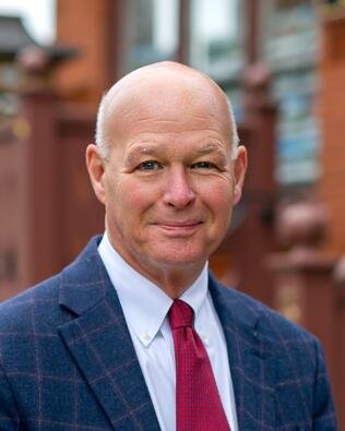 Headshot of Stephen Lake