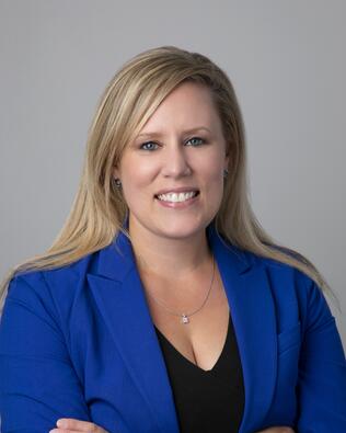 Headshot of Lauren Taylor