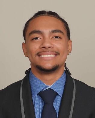 Headshot of Henderson Nunez