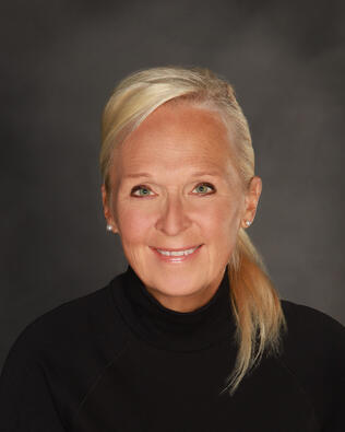 Headshot of Tina Riehl