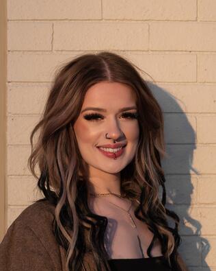 Headshot of Mak Thompson