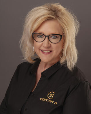 Headshot of Leslie Joseph