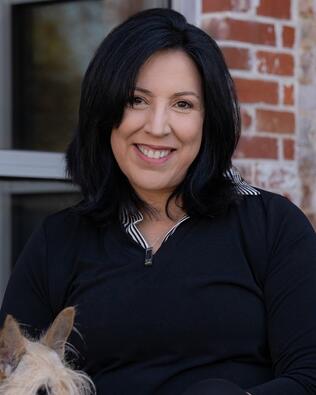 Headshot of Lissette Leon Cring