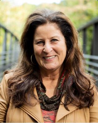 Headshot of Suzanne Quinn