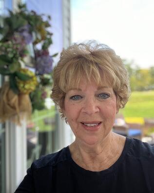 Headshot of Debra Zelechoski