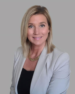 Headshot of Vicki Phelps