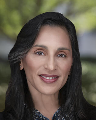 Headshot of Minnie Sears