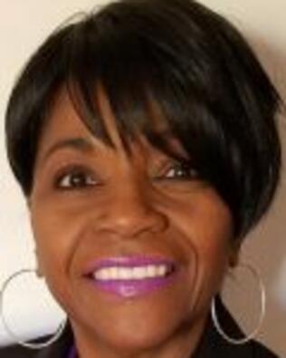 Headshot of Gloria Triplett