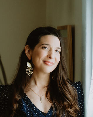 Headshot of Sarah Grain