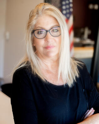 Headshot of Suzanne Sanders