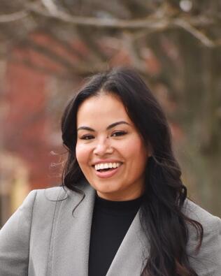 Headshot of Cynthia Carvalho