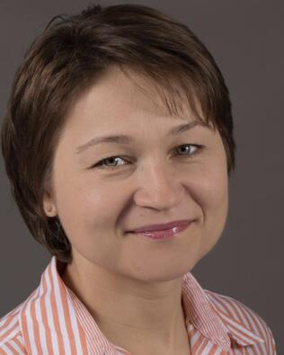 Headshot of Julia Savchenko