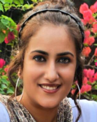 Headshot of Golnaz Apgar
