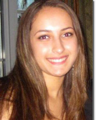 Headshot of nathalia Tosta