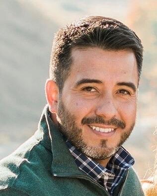 Headshot of Oscar Carrasco