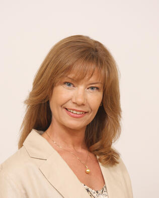 Headshot of Carol Dales