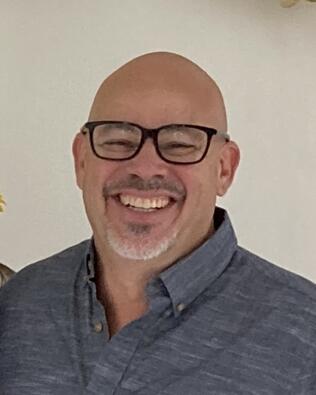 Headshot of Carlos Leon