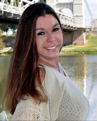 Headshot of Amy Jo Garbett