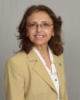 Headshot of Dora Chowsangrat