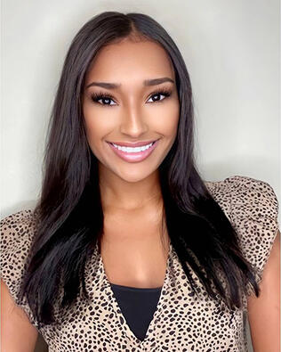 Alexis Bell, CENTURY 21 Real Estate Agent in Chandler, AZ
