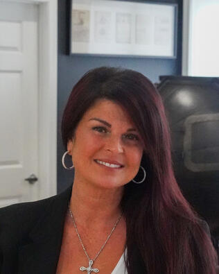 Headshot of Nanette Ambelas