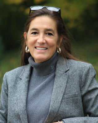 Headshot of Beth Kayfus