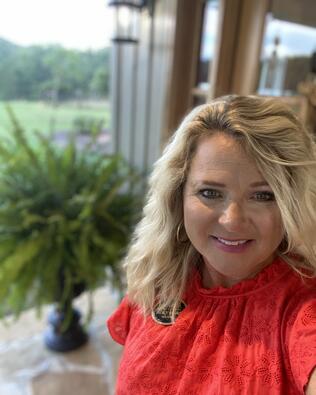 Headshot of Julie Meeks
