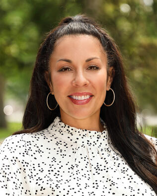 Headshot of Nina D. Fischel