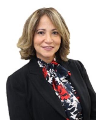 Headshot of Carmen Karecki