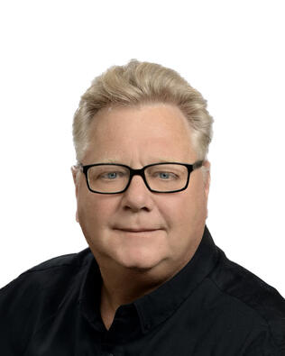 Headshot of Kenneth Warner