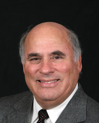 Headshot of Bradley Barnett