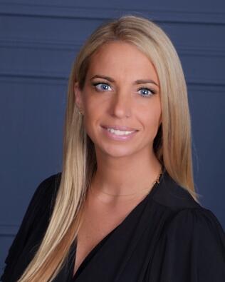 Headshot of Holly Nelson