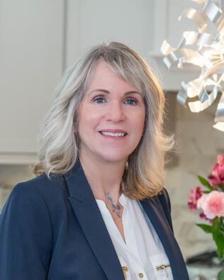 Headshot of Donna Breen