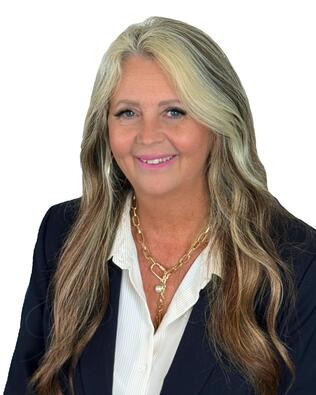 Headshot of Kristle Young