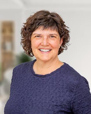 Headshot of Shawna Neuner