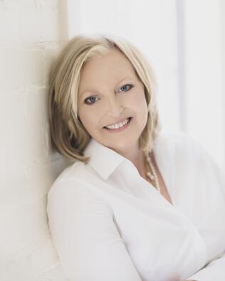 Headshot of Alanna Thompson