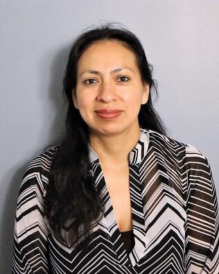 Headshot of Rebeca Davis