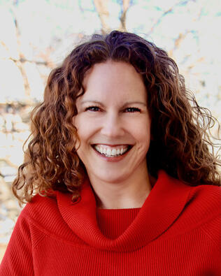 Headshot of Davina Fankhauser