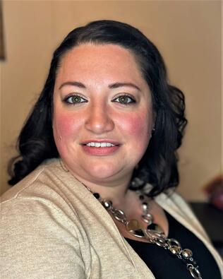 Headshot of Lindsey Yeagy
