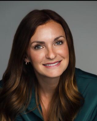 Headshot of Lindsey Norris