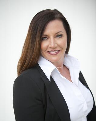 Headshot of Stefanie Barnes