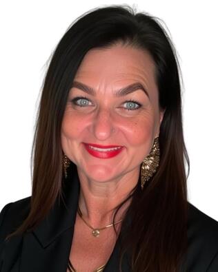 Headshot of Eva Carrington