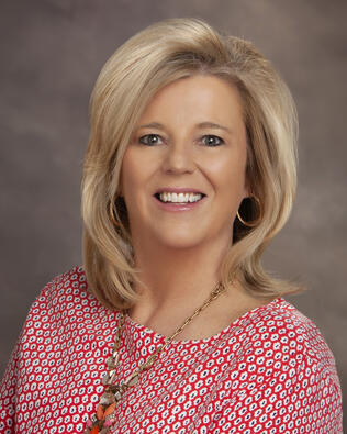 Headshot of Natalie Holt