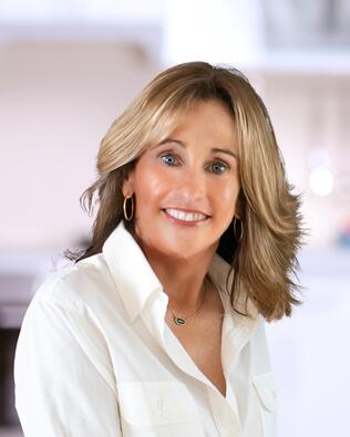 Headshot of Leslie White