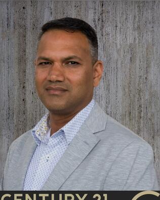 Headshot of Bharath Samaroo