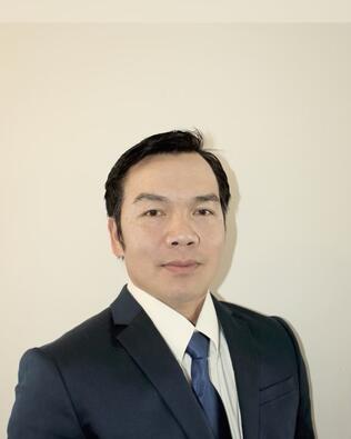 Headshot of Vuong Nguyen